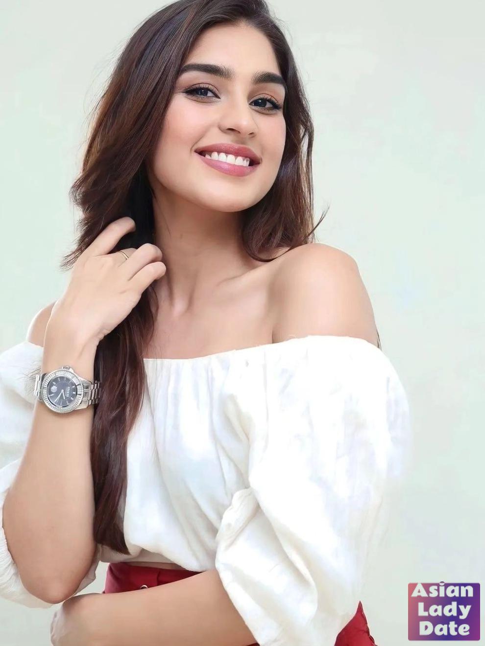 Beautiful Indian Women What Makes Them So Popular types-of-ethnic-wear-with-names-ethnic-outfits-indian-traditional