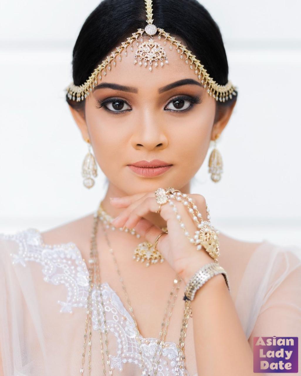 Mastering the Art of Dating Exotic Sri Lankan Women
